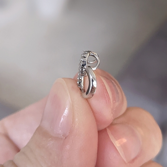 10K solid white gold diamond small heart pendant - Picture 7 of 10